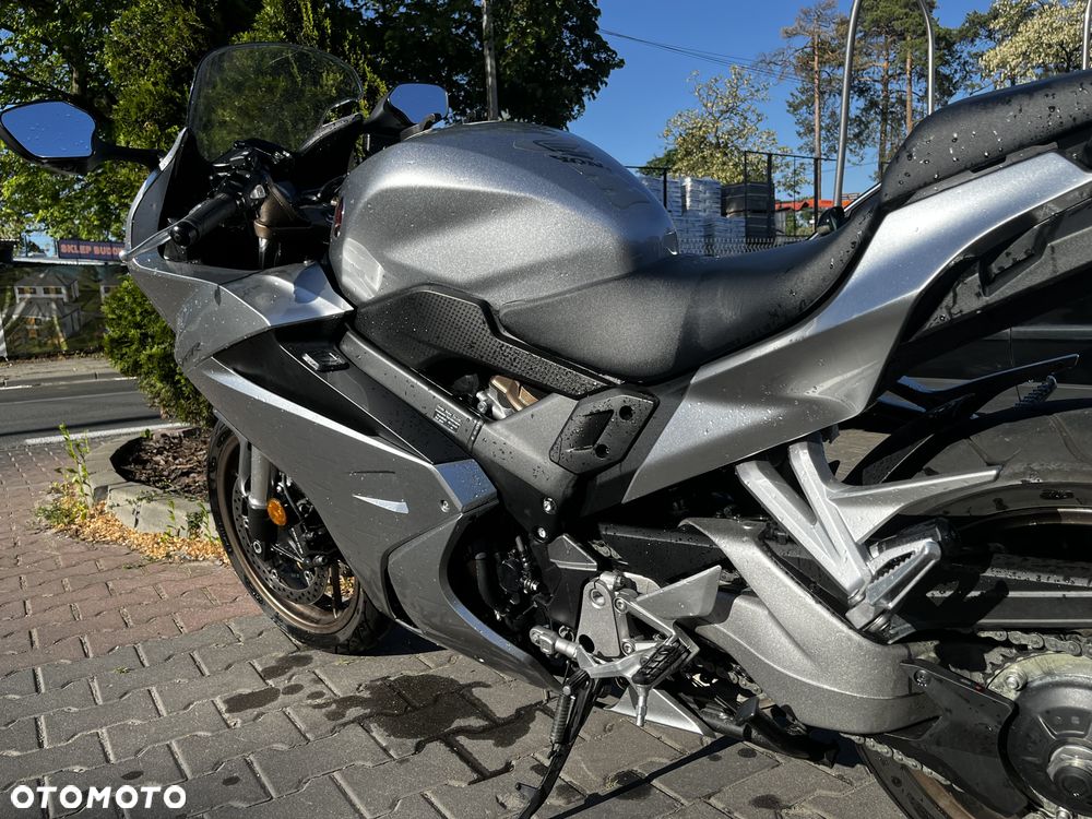 Honda VFR - 2