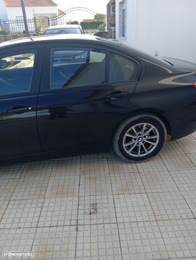 BMW 318 d Navigation Sport Auto - 3