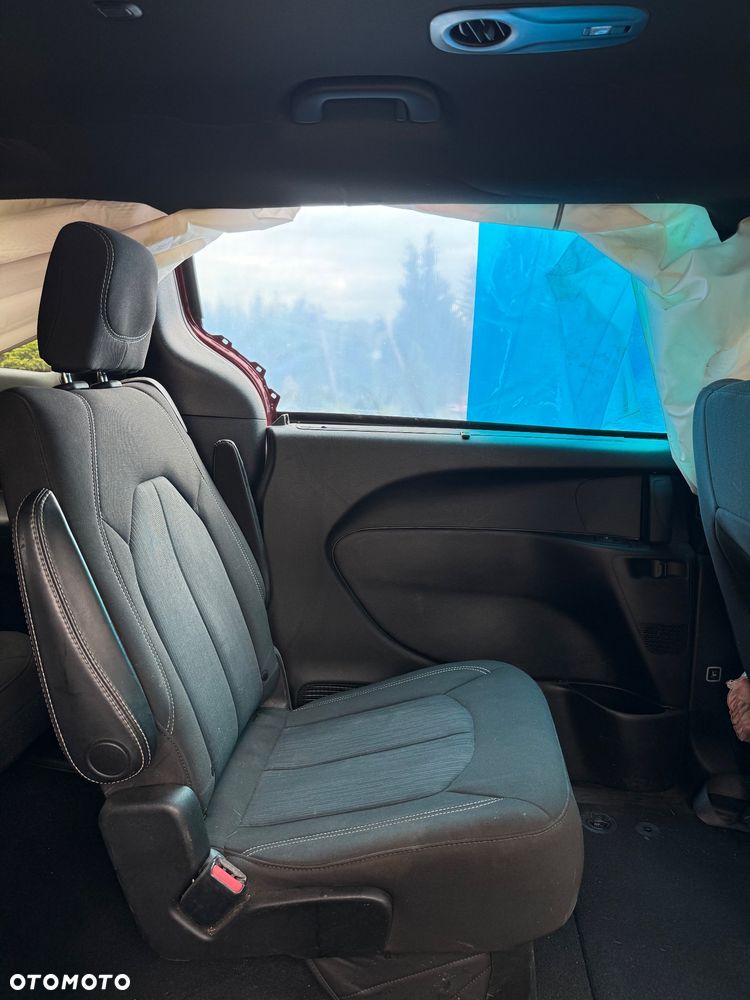 Chrysler Pacifica - 22