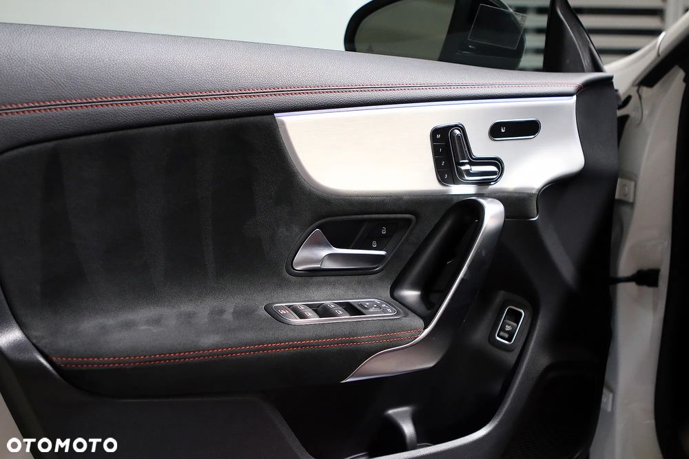Mercedes-Benz CLA 250 AMG Line 7G-DCT - 22