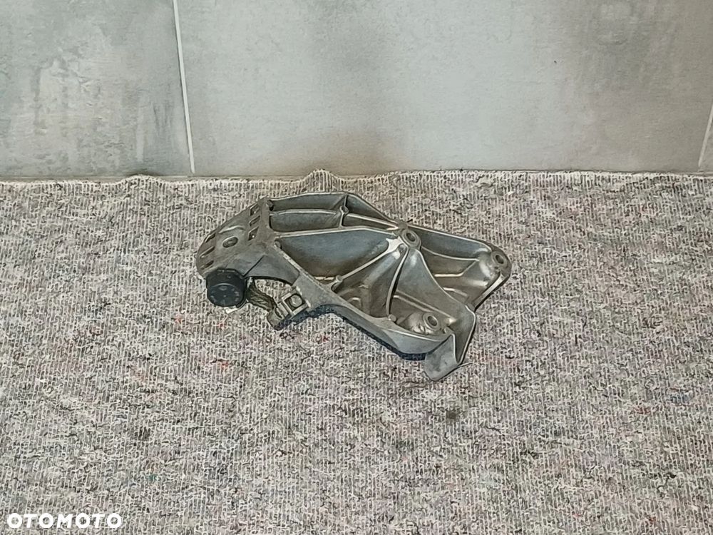 NR 16 Łapa silnika BMW X5 E70 3.0TDI 68572910 - 8