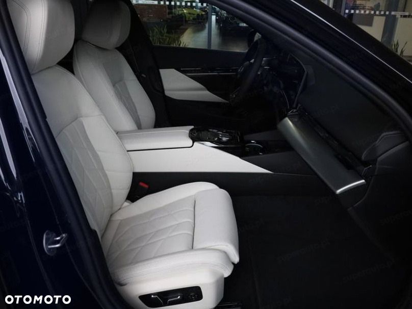 BMW Seria 5 520d xDrive mHEV M Sport - 8