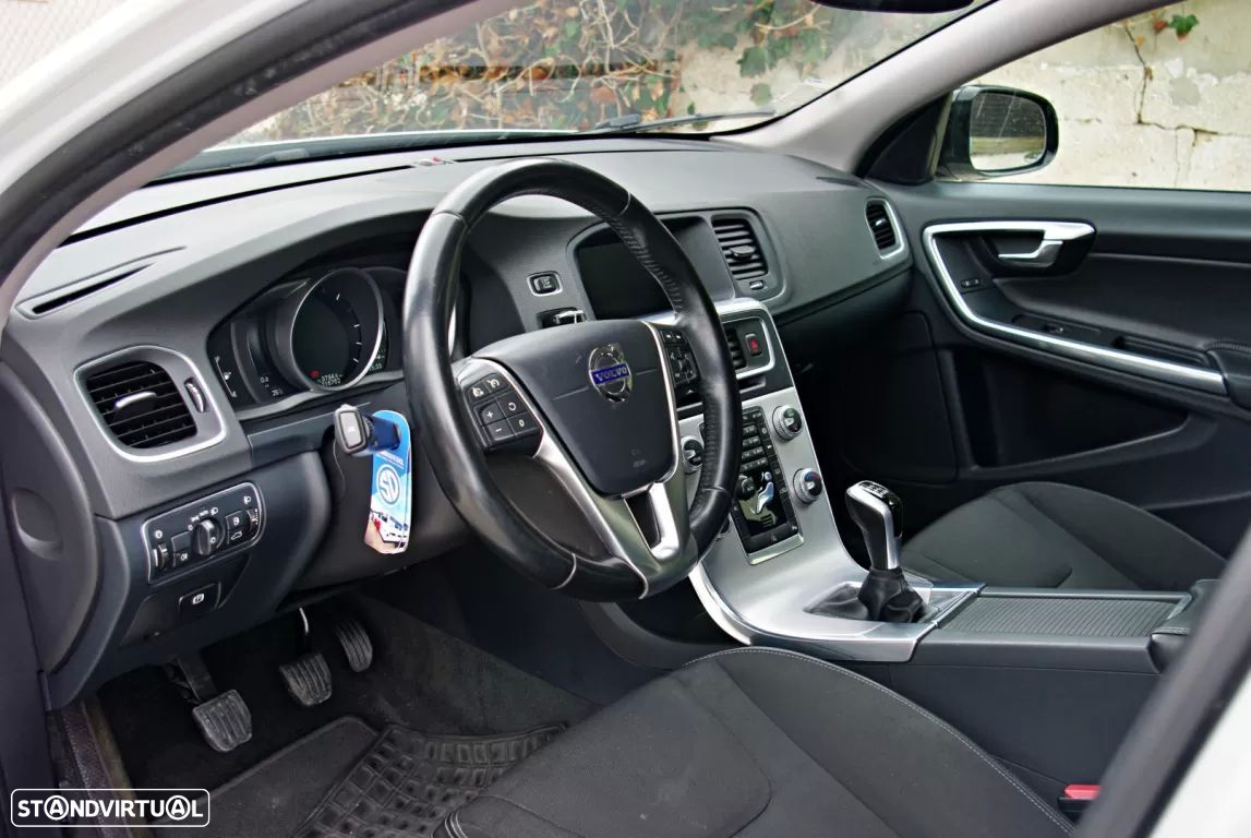 Volvo V60 2.0 D3 Kinetic - 16