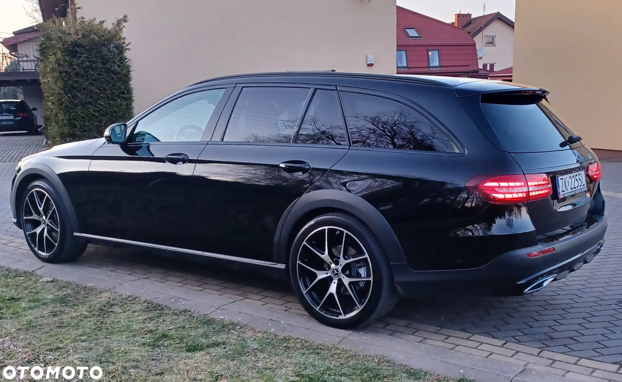 Mercedes-Benz Klasa E 220 d 4Matic T All-Terrain 9G-TRONIC Avantgarde - 12
