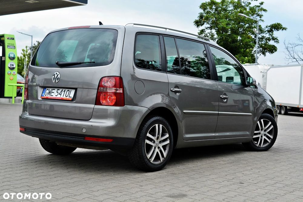 Volkswagen Touran 2.0 TDI Highline DSG - 3