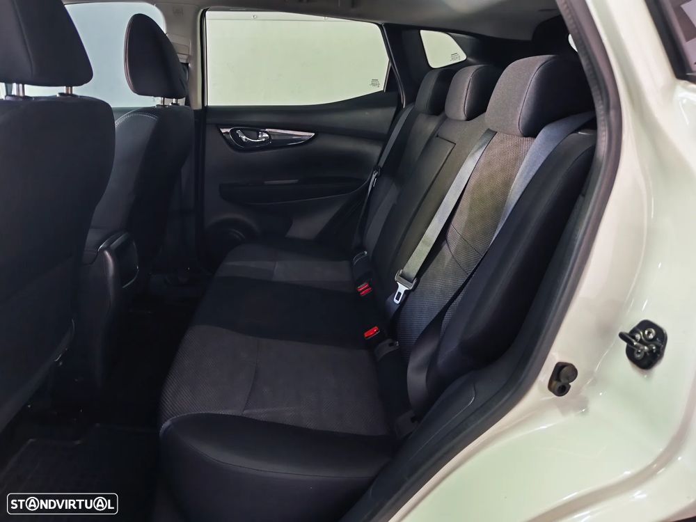 Nissan Qashqai 1.5 dCi N-Connecta - 13