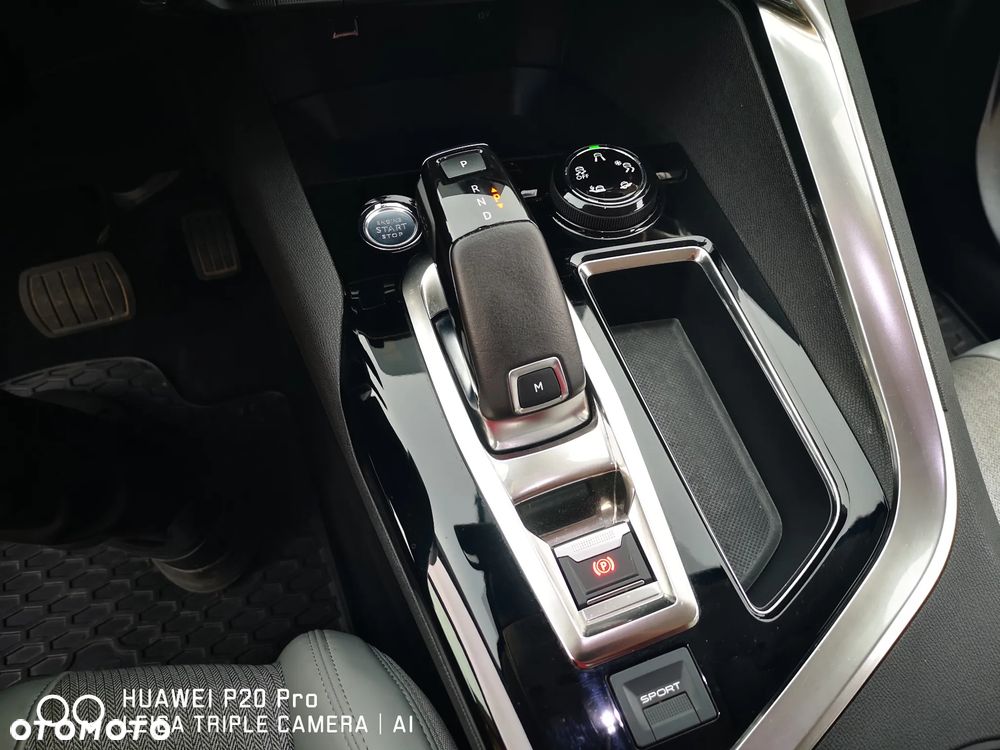 Peugeot 3008 1.2 PureTech Active S&S EAT8 - 17