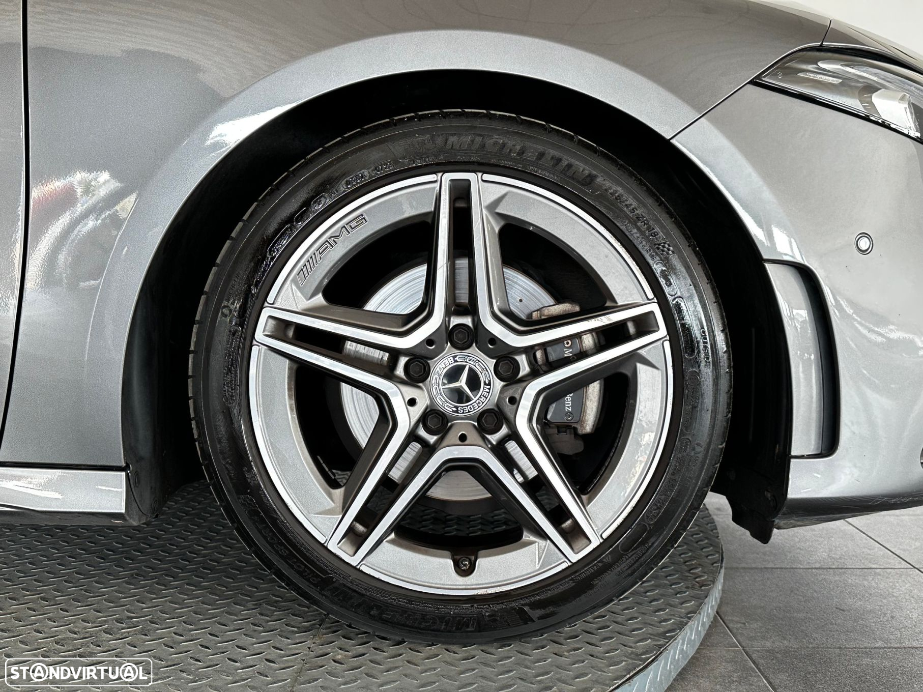 Mercedes-Benz A 180 7G-DCT AMG Line - 2