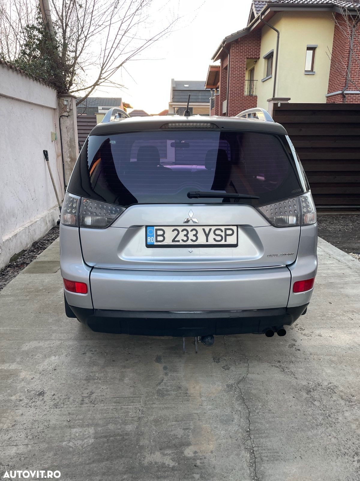 Mitsubishi Outlander - 4