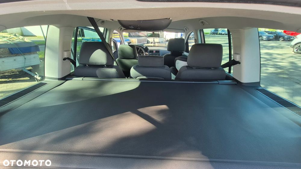Volkswagen Touran 1.6 FSI Trendline - 8
