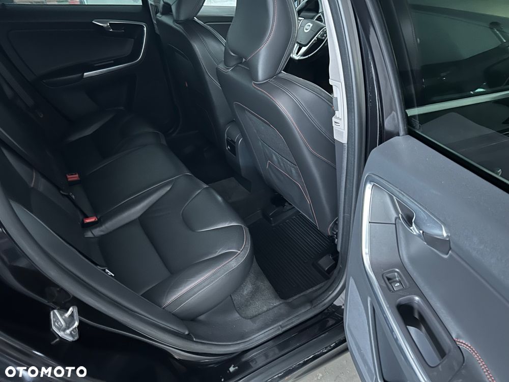 Volvo XC 60 D3 Drive-E R-Design Kinetic - 25