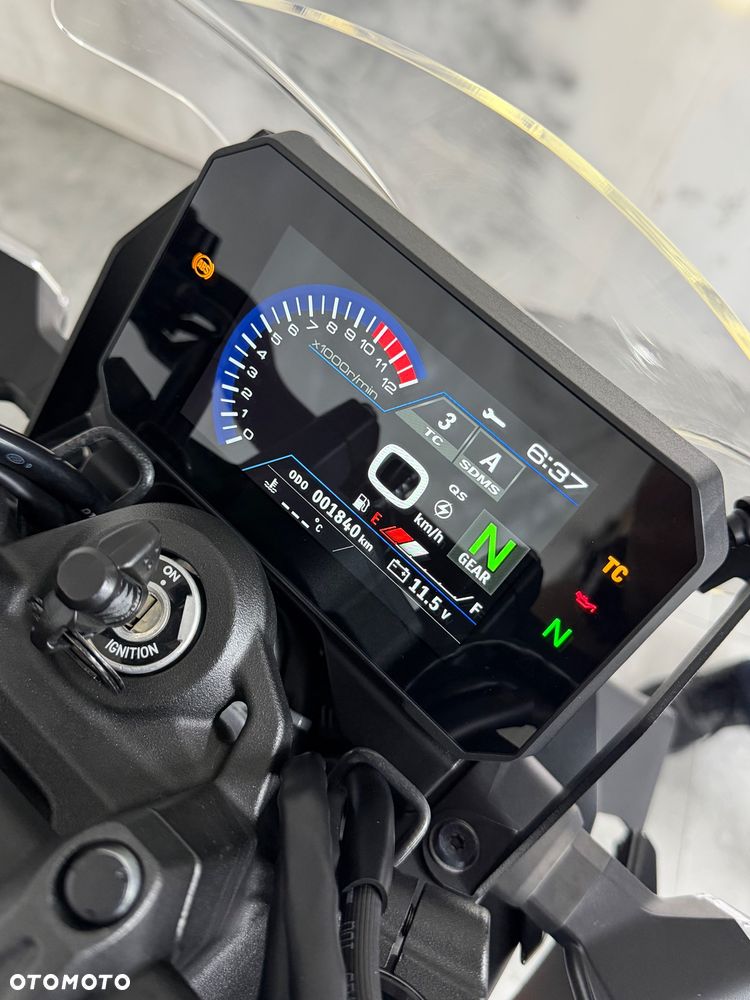 Suzuki GSX - 23