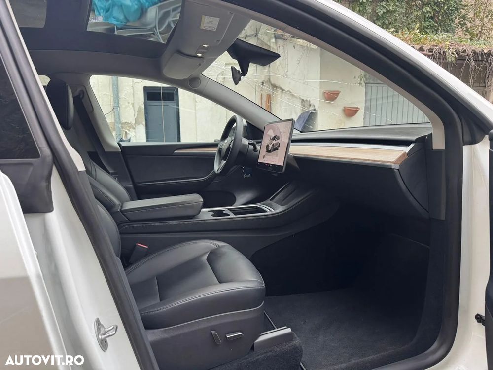 Tesla Model Y Long Range - 6