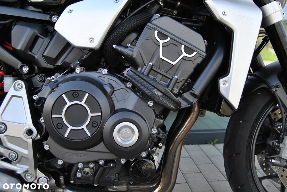 Honda CB - 11