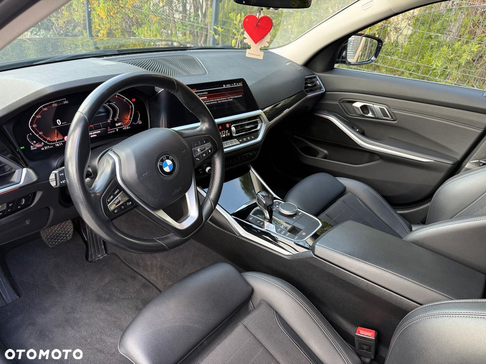 BMW Seria 3 320d Sport Line - 11