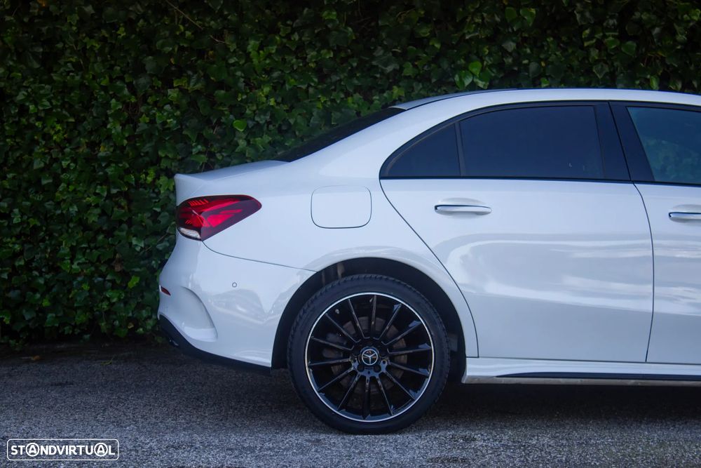 Mercedes-Benz A 250 Limousine e AMG Line - 4