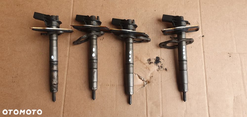 Wtrysk wtryskiwacz wtryskiwacze wtryski paliwa VW Passat B6 2.0 TDI 03L130277 - 1