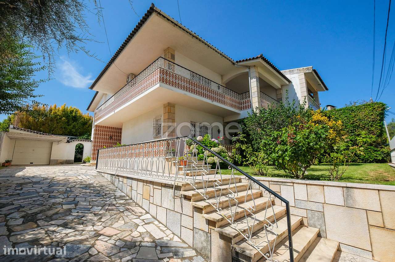Moradia T6 Geminada no Bairro do Rosário, Cascais | Jardim e Garagem - Grande imagem: 2/31