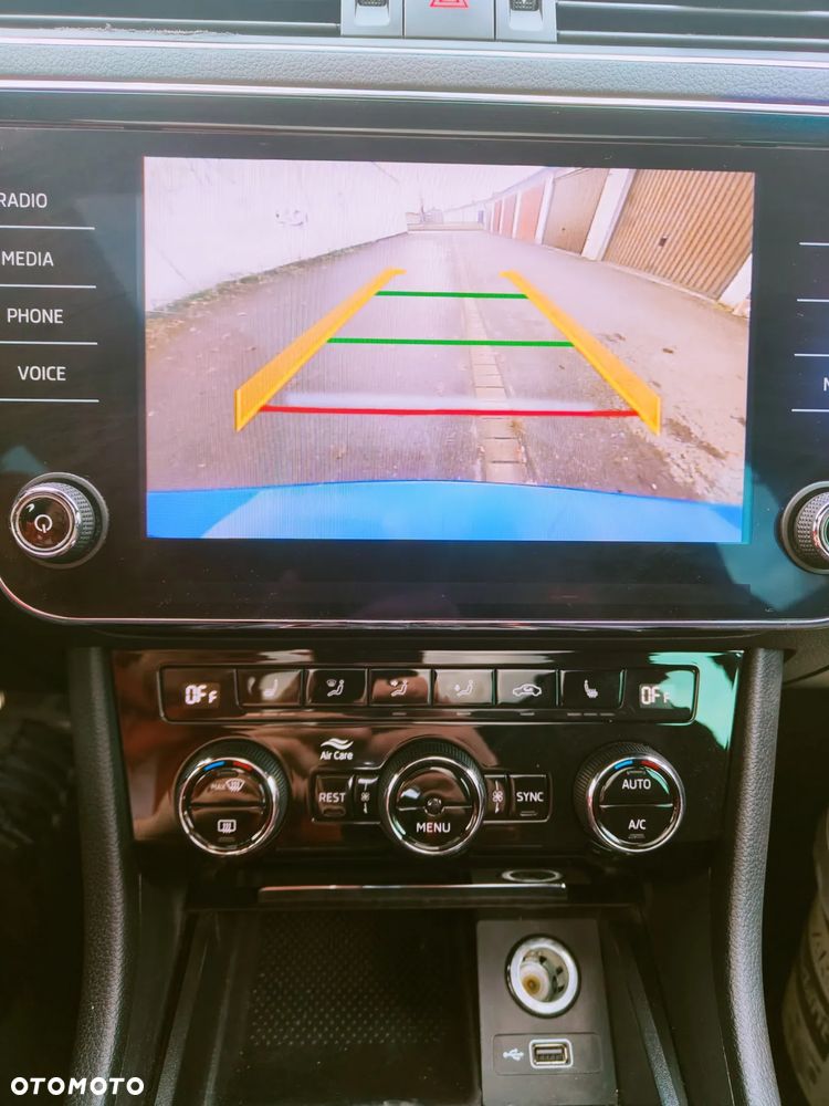 Skoda Superb 2.0 TDI SCR Sportline DSG - 14