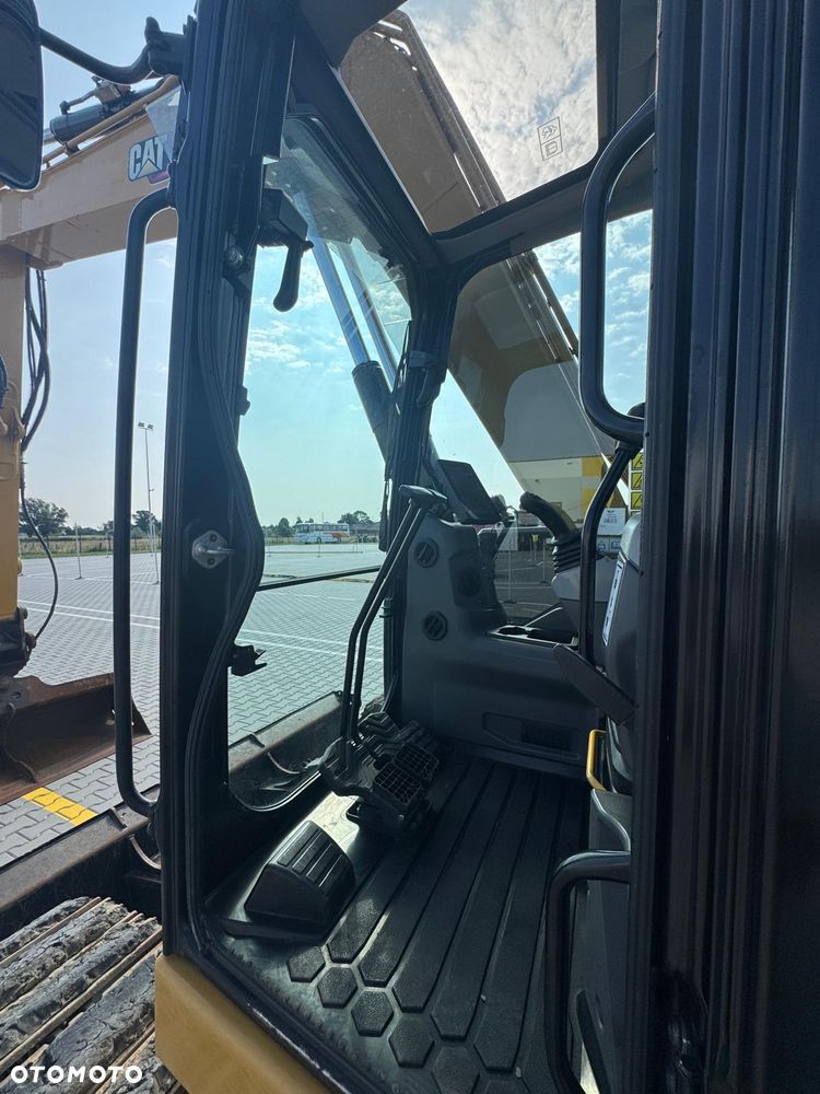 Caterpillar 310 - 23