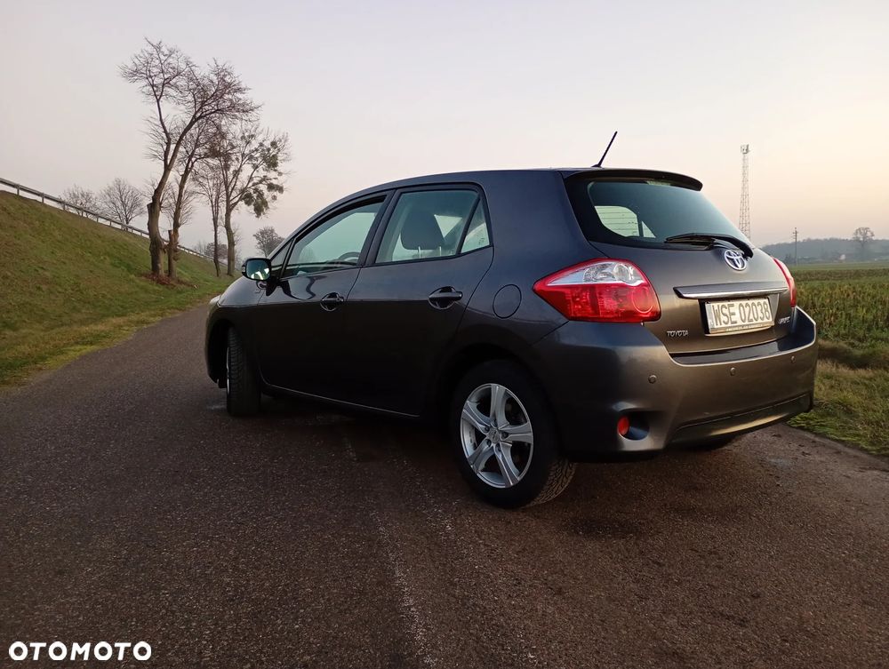 Toyota Auris 1.6 Premium Comfort MS - 2