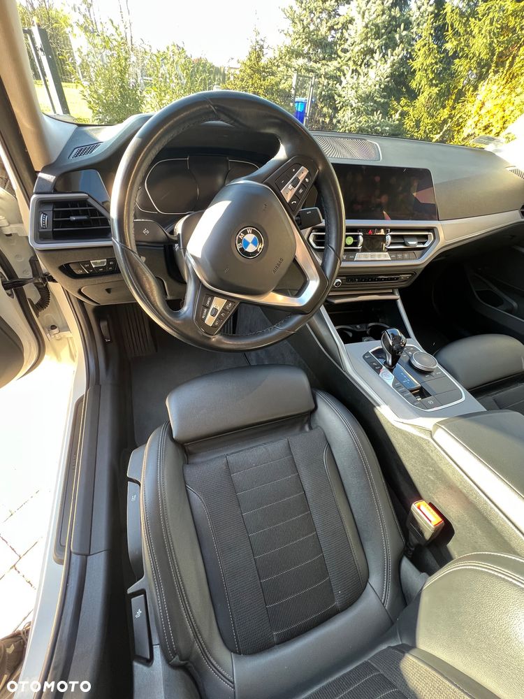 BMW Seria 3 318i - 11