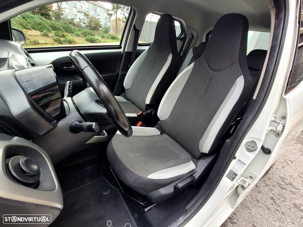 Toyota Aygo x-play touch - 9