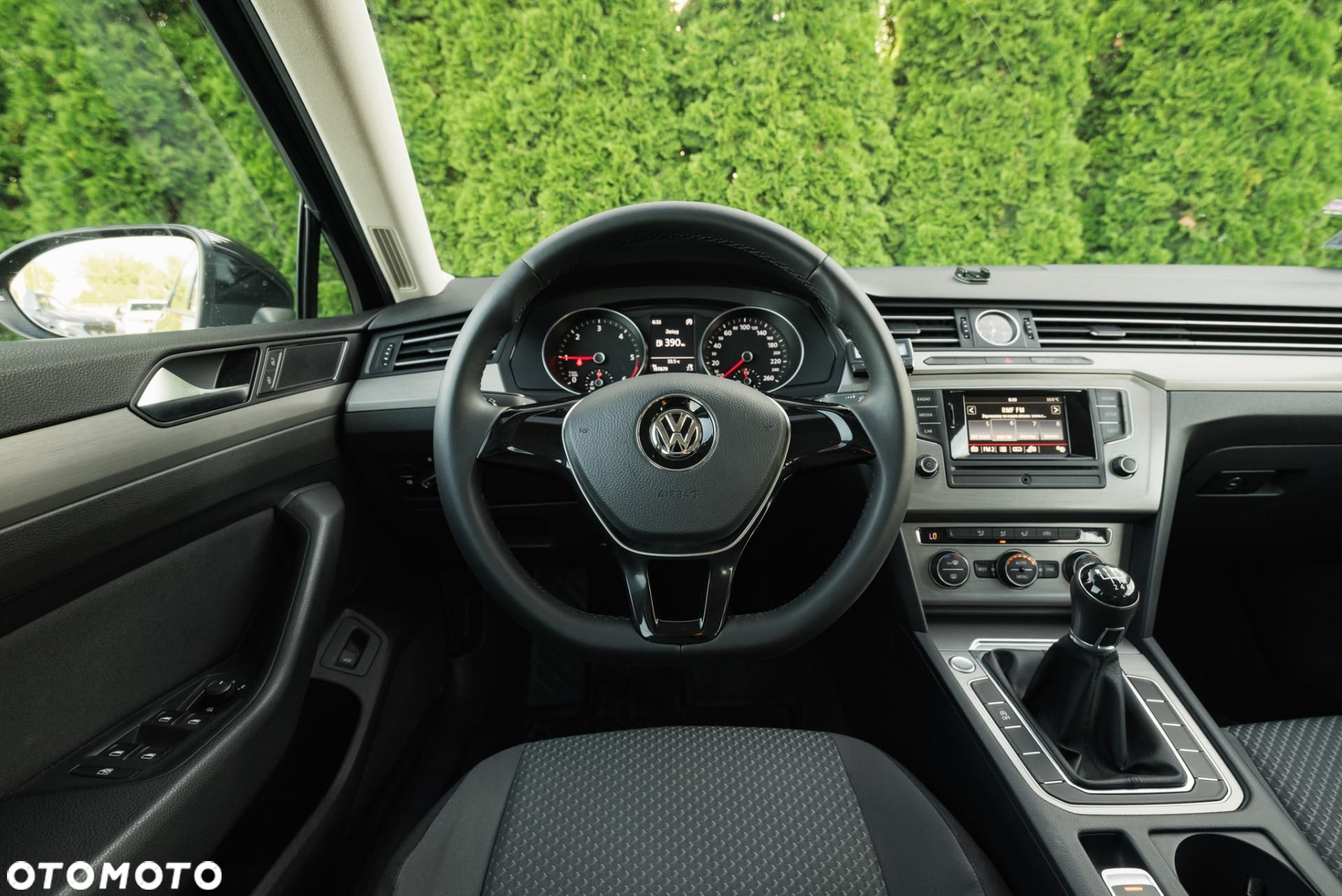 Volkswagen Passat - 11