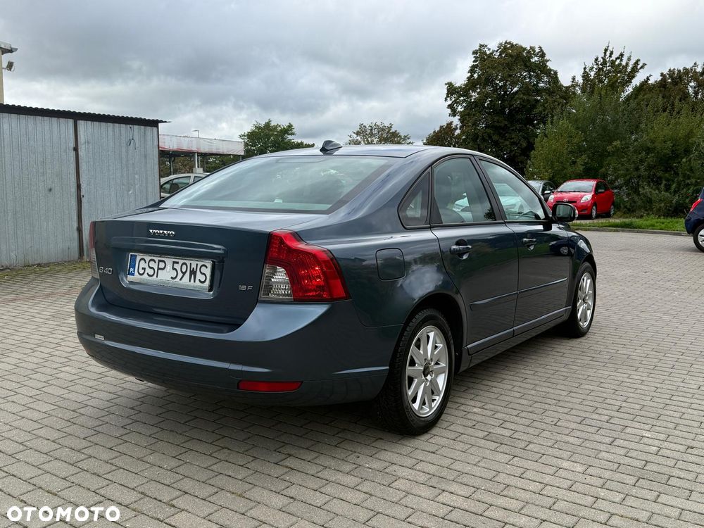 Volvo S40 1.8 Momentum - 3