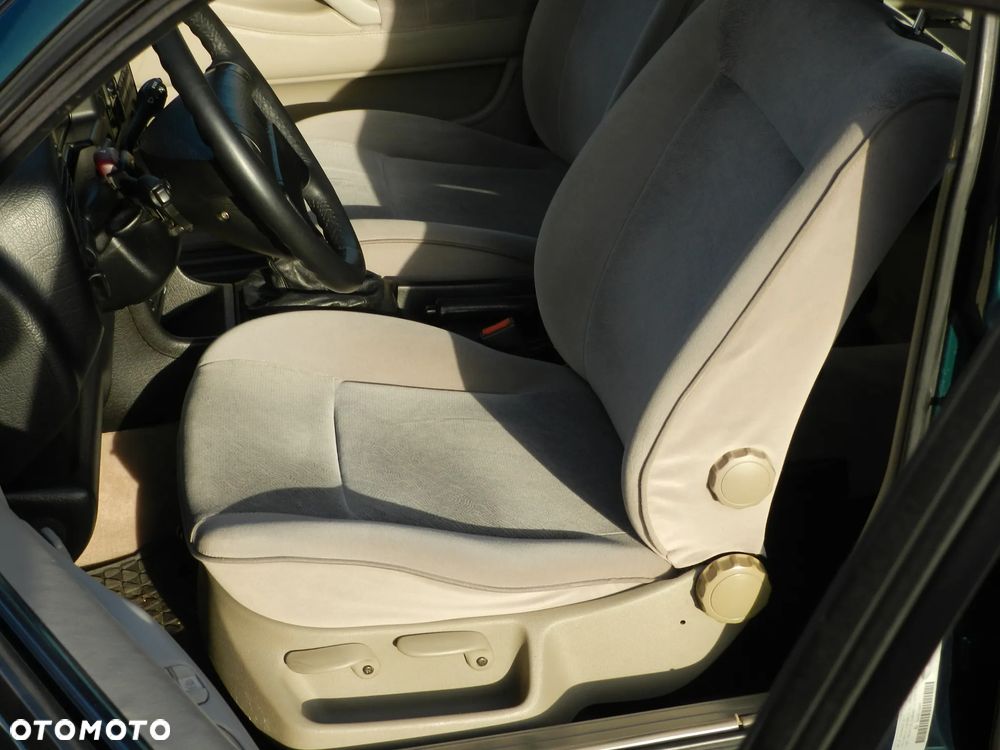 Volkswagen Passat - 22