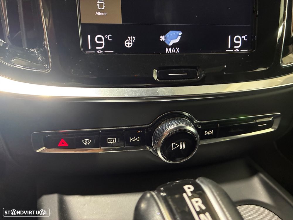 Volvo V60 2.0 D4 R-Design Geartronic — fotografia 19