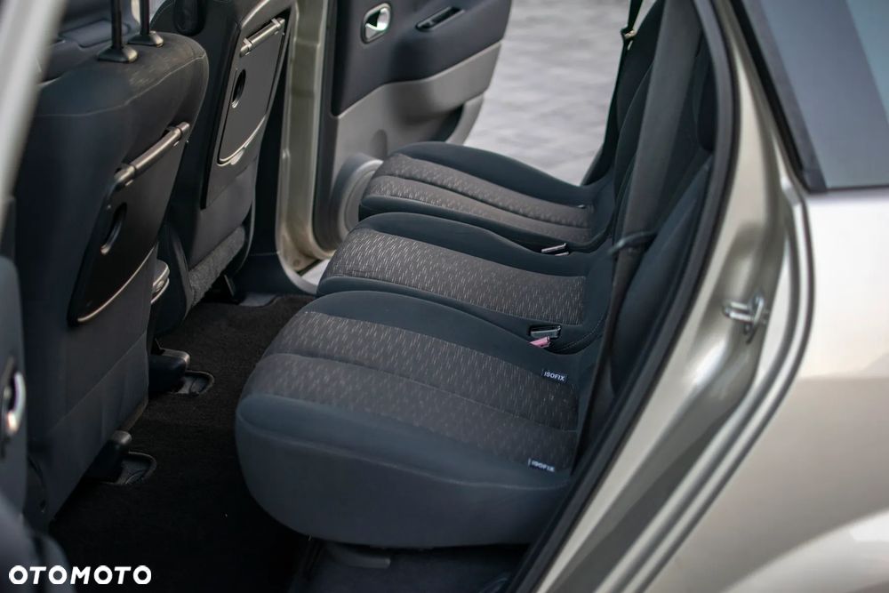 Renault Grand Scenic - 36