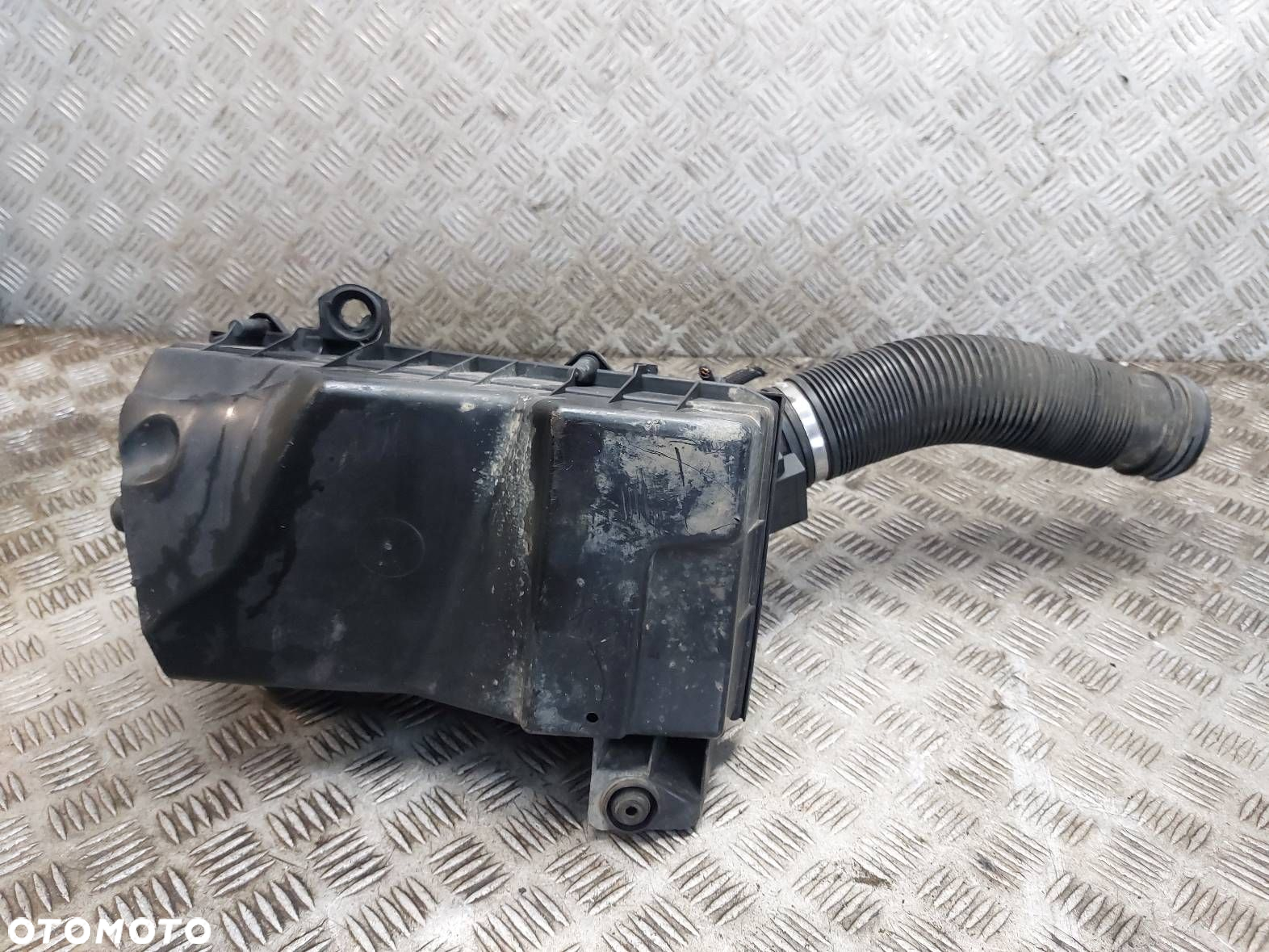 OBUDOWA FILTRA PRZEPŁYWOMIERZ RURA DOLOT POWIETRZA OCTAVIA I 1.9 TDI - 2