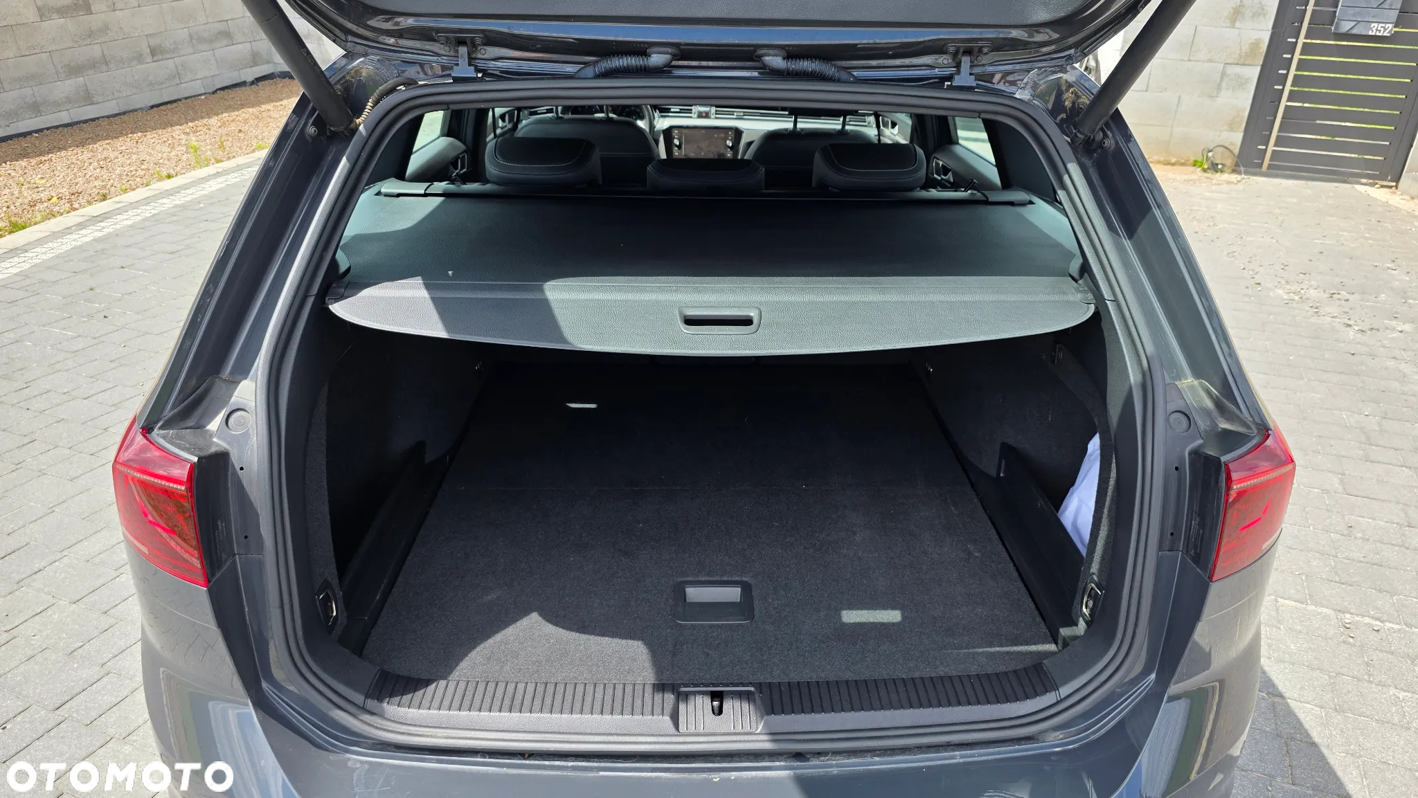 Volkswagen Passat Variant 2.0 TDI SCR DSG R-Line - 31
