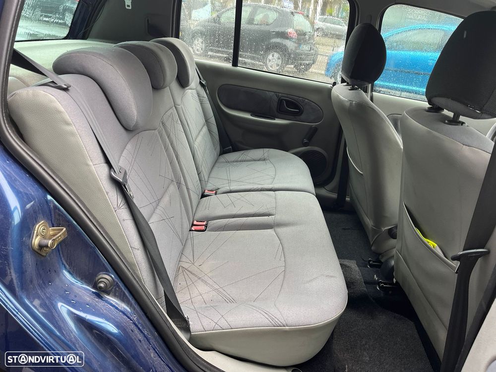 Renault Clio 1.2 16V Expression - 10