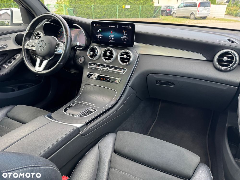 Mercedes-Benz GLC 300 de 4Matic 9G-TRONIC AMG Line Plus - 26