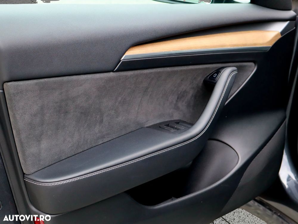 Tesla Model 3 AWD Long Range - 19