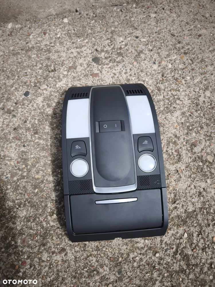 Lampka podsufitka Audi A6 C6 4f0947135 bq - 1