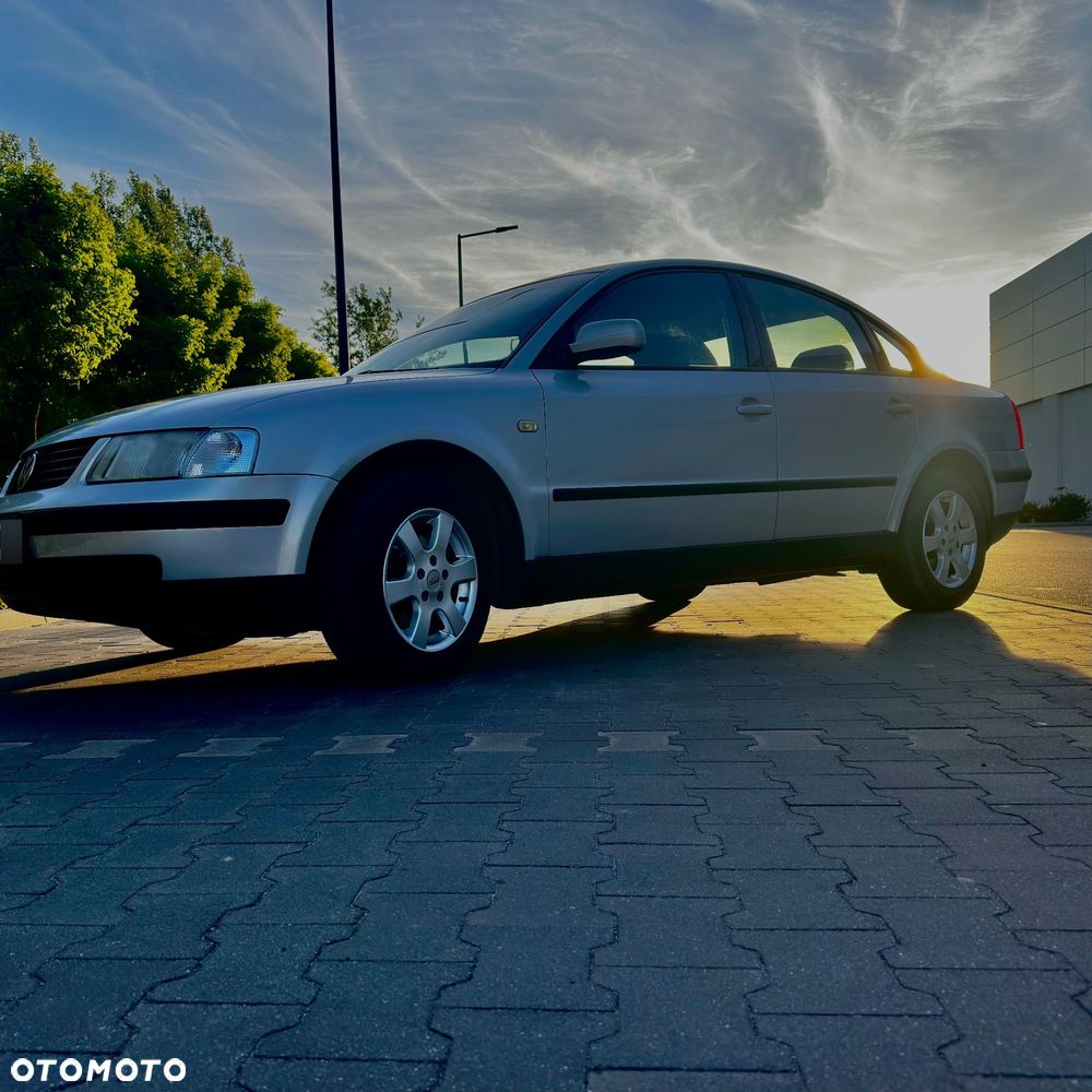 Volkswagen Passat 1.6 - 9