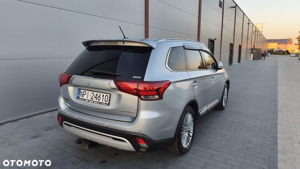 Mitsubishi Outlander - 11