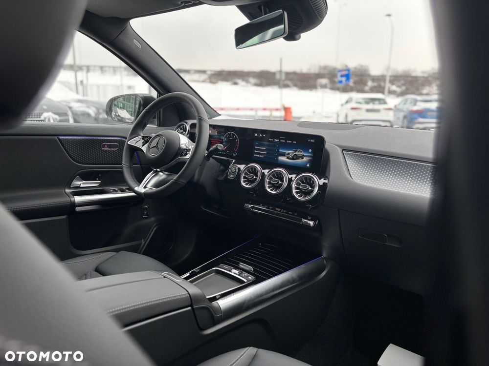 Mercedes-Benz GLA - 8
