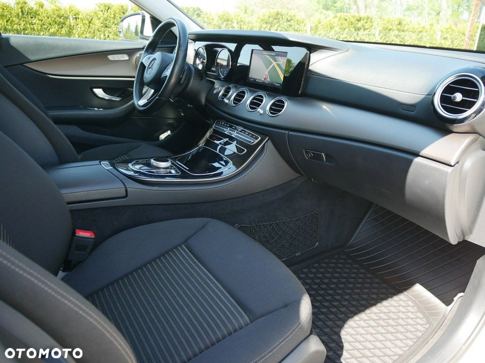 Mercedes-Benz Klasa E 220 d 9G-TRONIC - 22