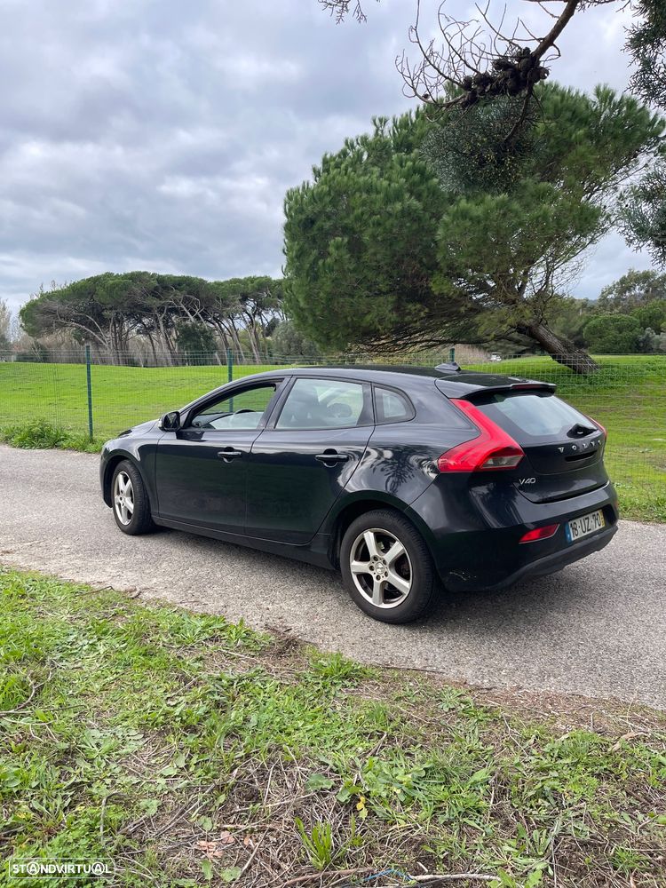 Volvo V40 D2 Momentum - 2