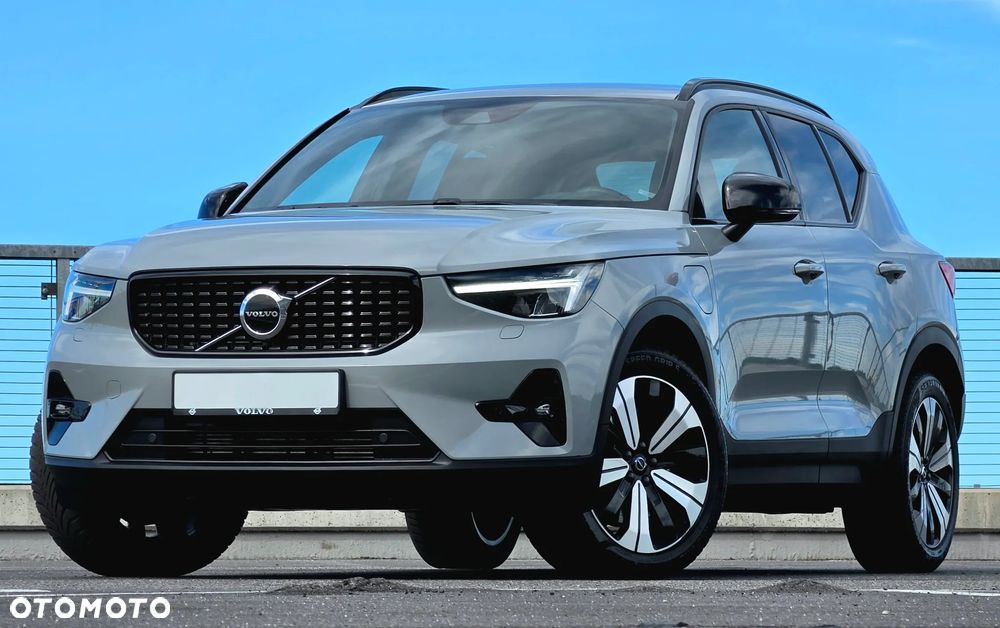 Volvo XC 40 T4 Plug-In Hybrid Plus Dark - 1