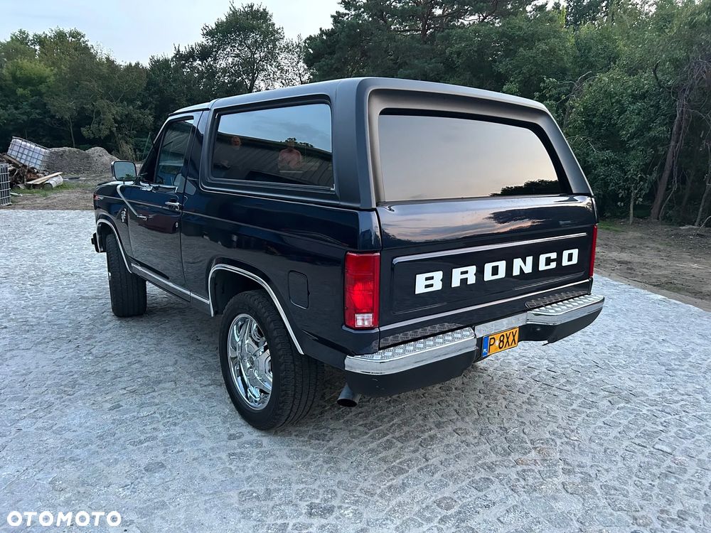 Ford Bronco - 12