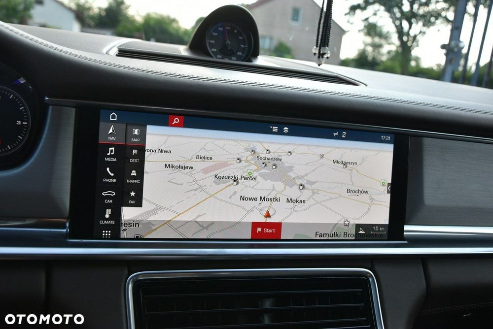 Porsche Panamera Turbo Sport Turismo - 17