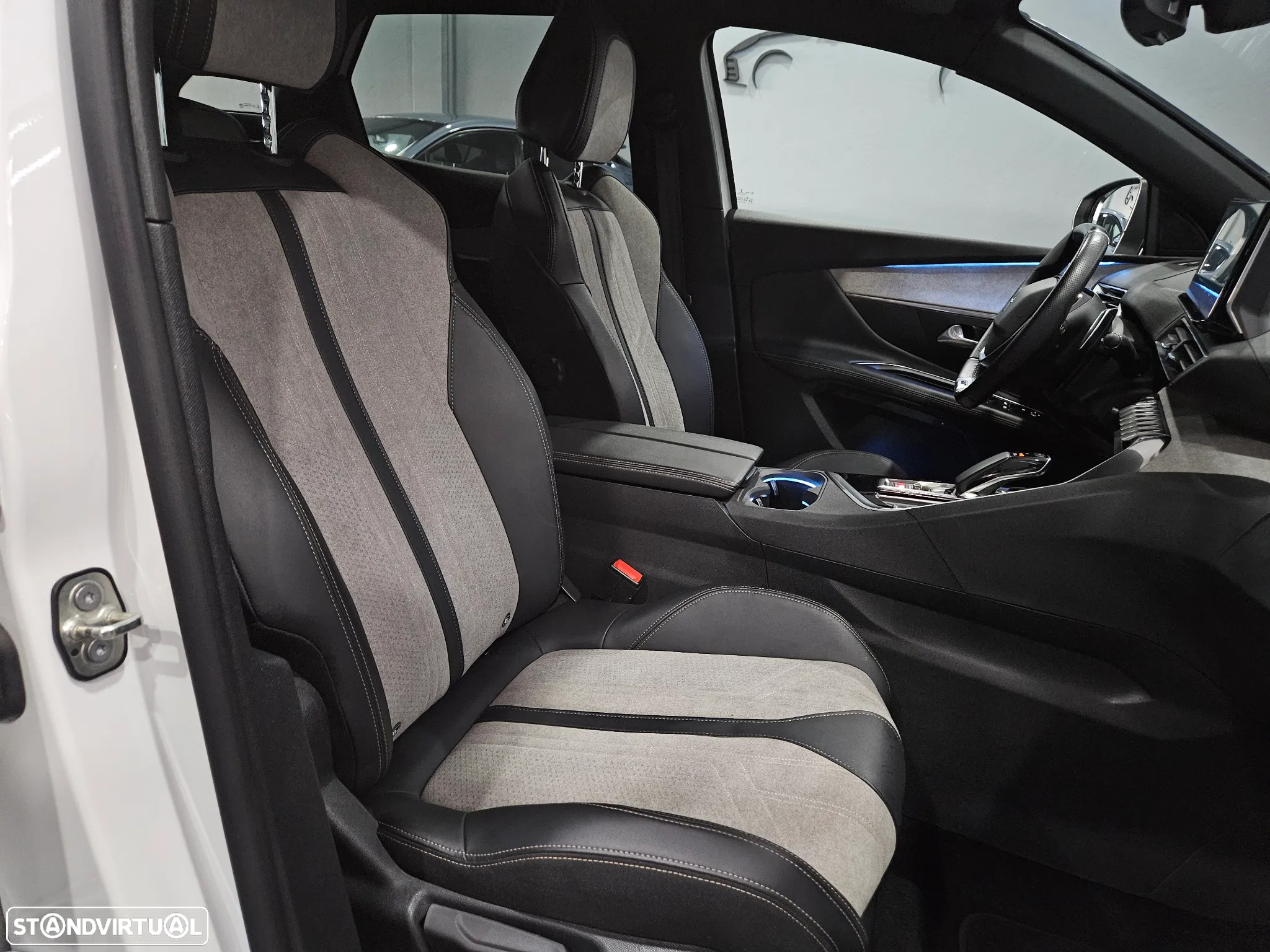 Peugeot 3008 Hybrid 225 e-EAT8 GT - 30