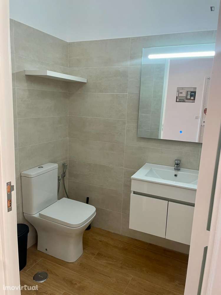 Quarto - localizado em Almada Lisbon - Grande imagem: 4/13