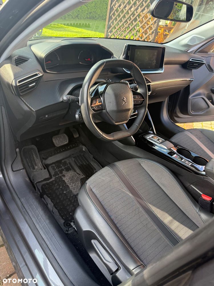 Peugeot 208 - 22