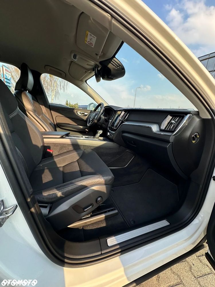 Volvo XC 60 T4 Momentum Pro - 19